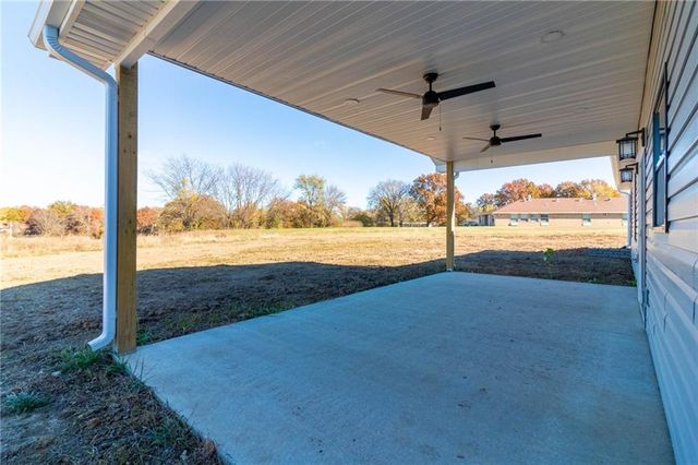 106 W Lake Shore Drive, Windsor, MO 65360