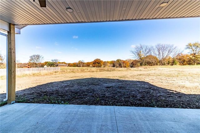 106 W Lake Shore Drive, Windsor, MO 65360