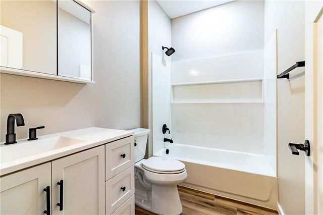 106 W Lake Shore Drive, Windsor, MO 65360