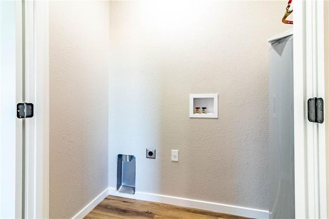 106 W Lake Shore Drive, Windsor, MO 65360