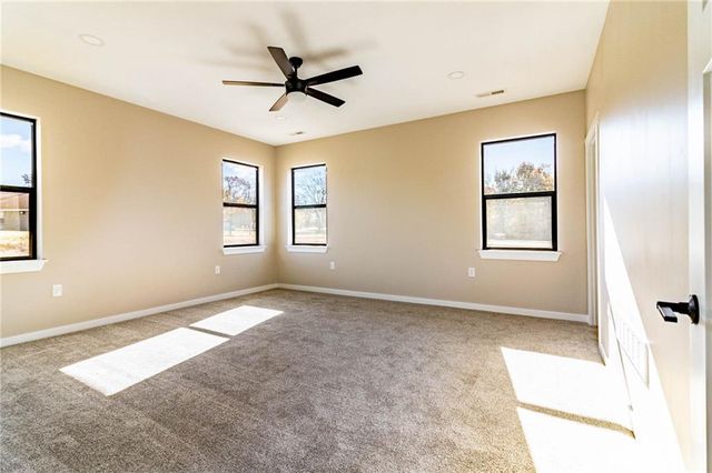 106 W Lake Shore Drive, Windsor, MO 65360