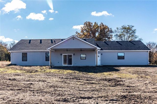 106 W Lake Shore Drive, Windsor, MO 65360