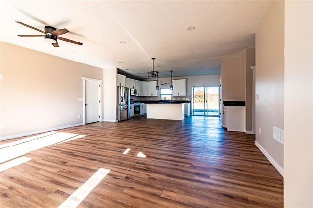 106 W Lake Shore Drive, Windsor, MO 65360