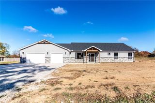 106 W Lake Shore Drive, Windsor, MO 65360