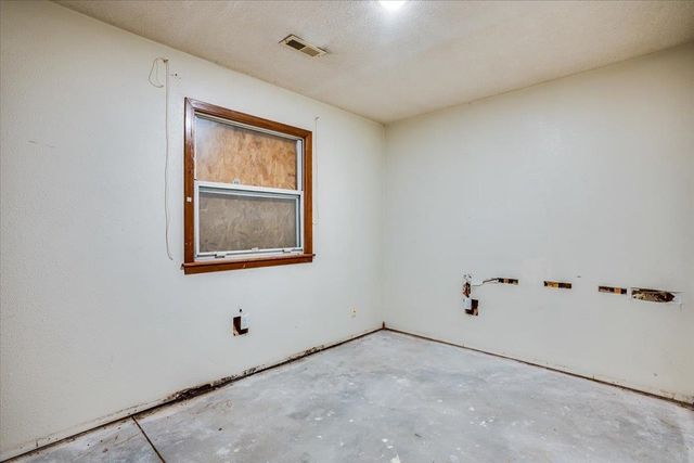 838 N Grove, Wichita, KS 67216