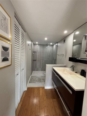 600 NE 36th St 1917, Miami, FL 33137