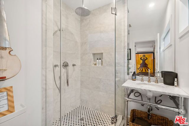 6612 Waring Avenue, Los Angeles, CA 90038
