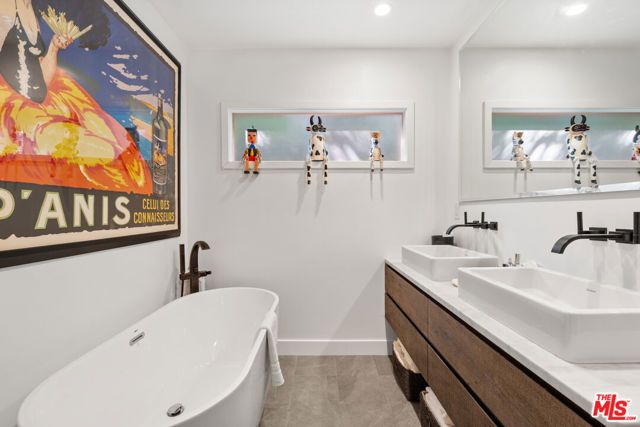 6612 Waring Avenue, Los Angeles, CA 90038