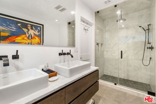 6612 Waring Avenue, Los Angeles, CA 90038