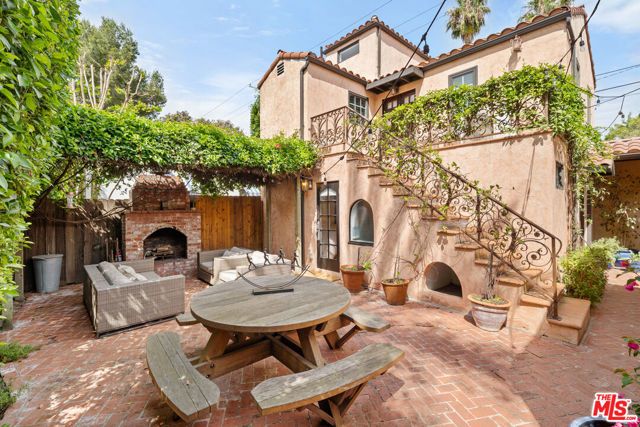 6612 Waring Avenue, Los Angeles, CA 90038