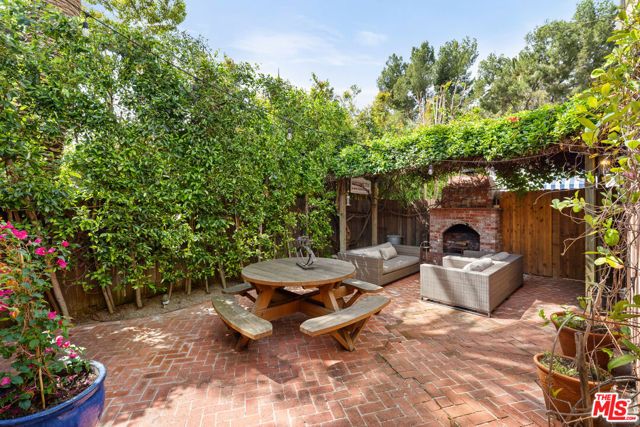 6612 Waring Avenue, Los Angeles, CA 90038