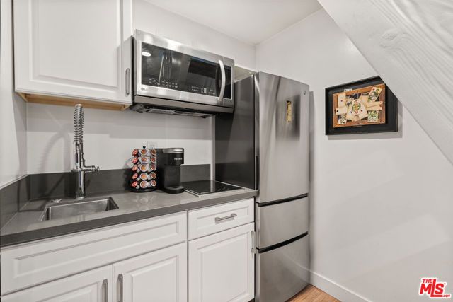 6612 Waring Avenue, Los Angeles, CA 90038