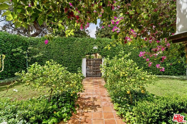 6612 Waring Avenue, Los Angeles, CA 90038