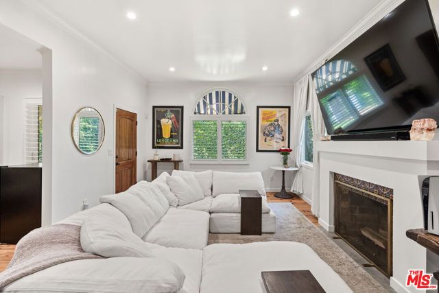 6612 Waring Avenue, Los Angeles, CA 90038