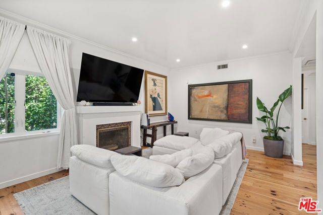 6612 Waring Avenue, Los Angeles, CA 90038