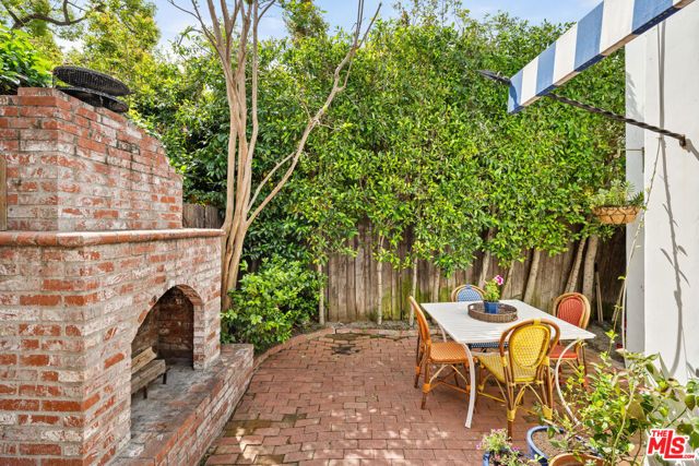 6612 Waring Avenue, Los Angeles, CA 90038