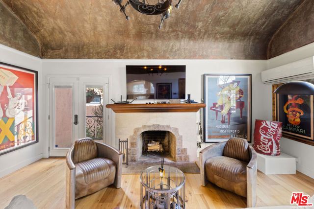 6612 Waring Avenue, Los Angeles, CA 90038