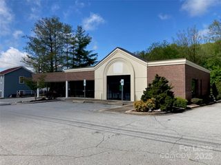 3811 Hendersonville Road, Fletcher, NC 28732