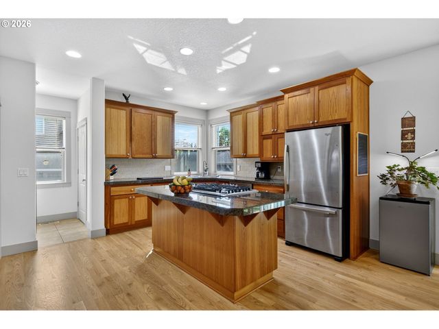 10950 Nw CAMI Pl, North Plains, OR 97133