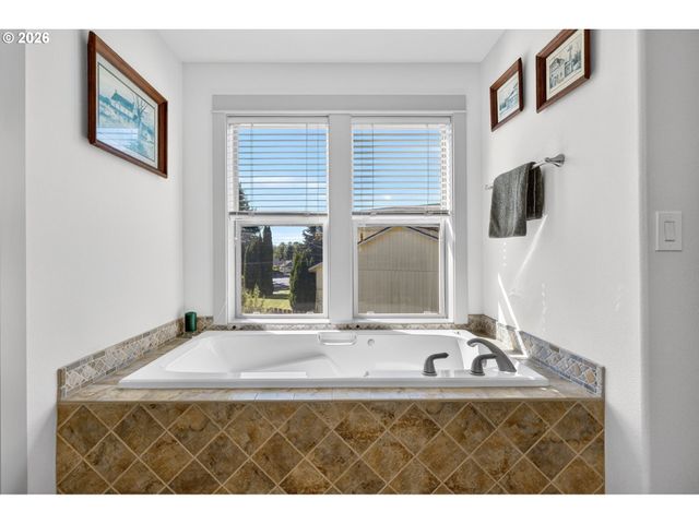 10950 Nw CAMI Pl, North Plains, OR 97133