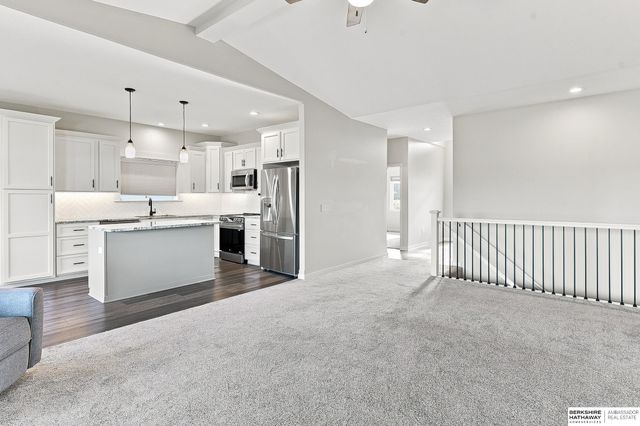 1169 Sandhill Road, Louisville, NE 68037