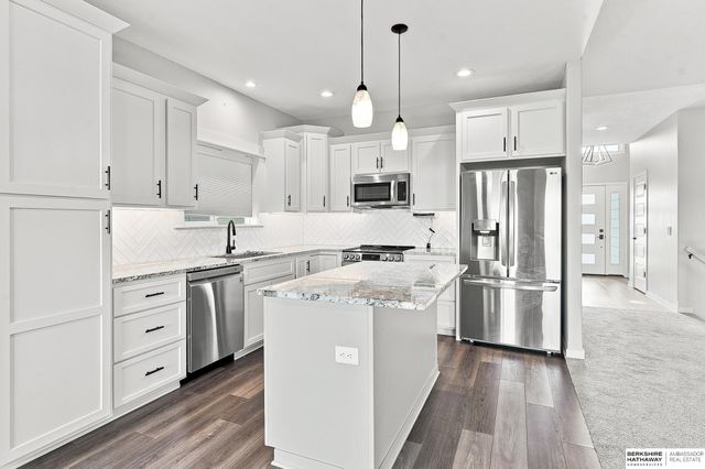 1169 Sandhill Road, Louisville, NE 68037