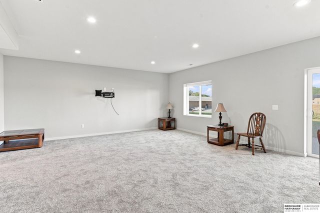1169 Sandhill Road, Louisville, NE 68037