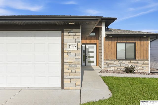 1169 Sandhill Road, Louisville, NE 68037
