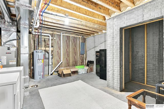 1169 Sandhill Road, Louisville, NE 68037