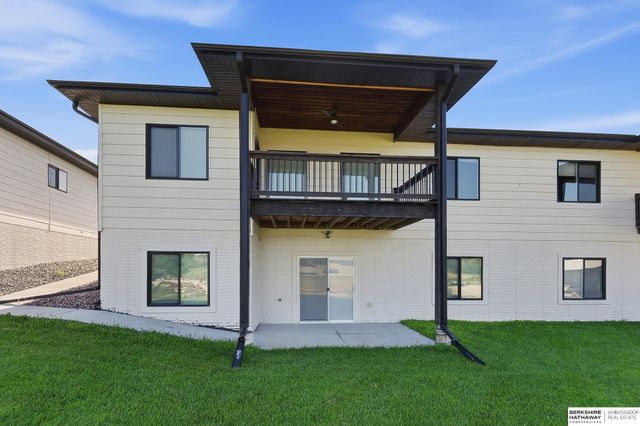 1169 Sandhill Road, Louisville, NE 68037