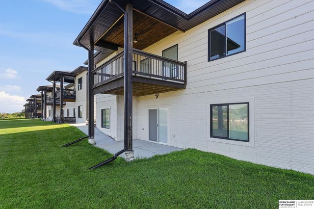 1169 Sandhill Road, Louisville, NE 68037