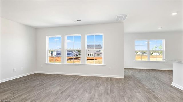 203 Beechwood Circle, Thomasville, NC 27360