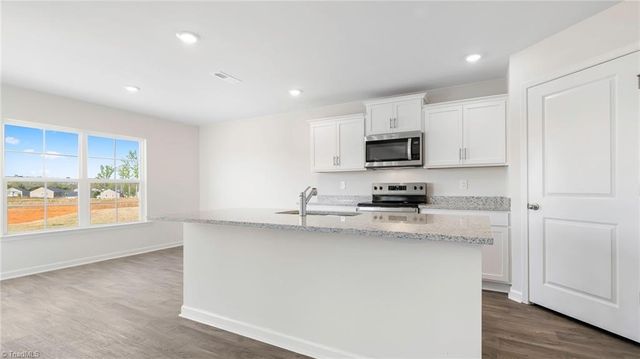 203 Beechwood Circle, Thomasville, NC 27360