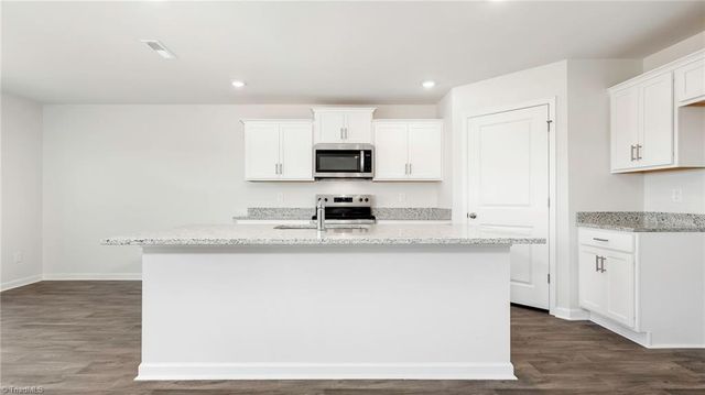 203 Beechwood Circle, Thomasville, NC 27360