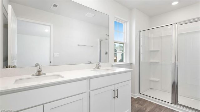 203 Beechwood Circle, Thomasville, NC 27360
