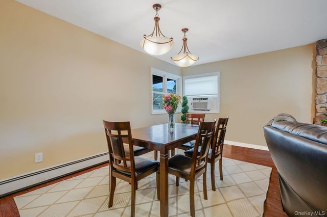 217 Abbington Court, Copiague, NY 11726