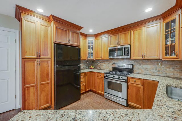 217 Abbington Court, Copiague, NY 11726