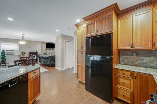 217 Abbington Court, Copiague, NY 11726