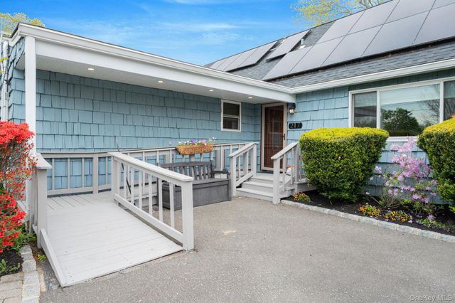 217 Abbington Court, Copiague, NY 11726