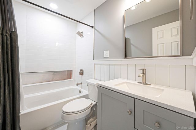 217 Abbington Court, Copiague, NY 11726