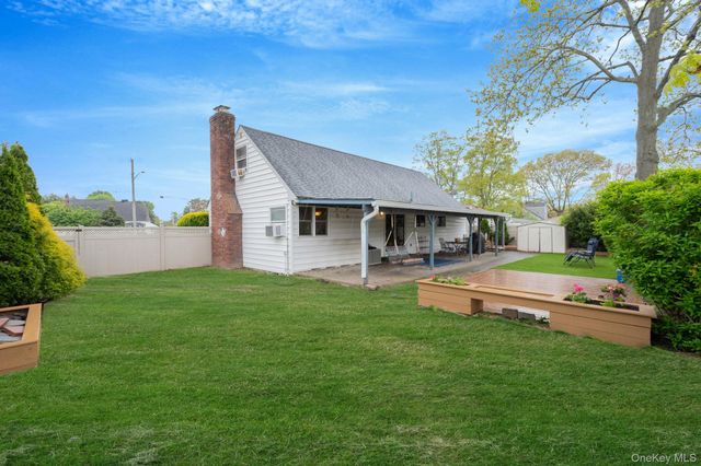 217 Abbington Court, Copiague, NY 11726