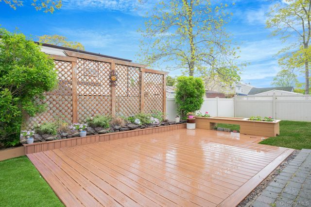 217 Abbington Court, Copiague, NY 11726