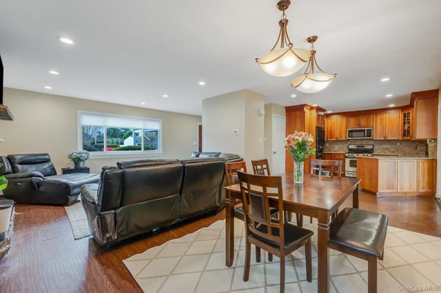 217 Abbington Court, Copiague, NY 11726