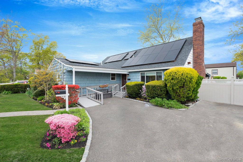 217 Abbington Court, Copiague, NY 11726