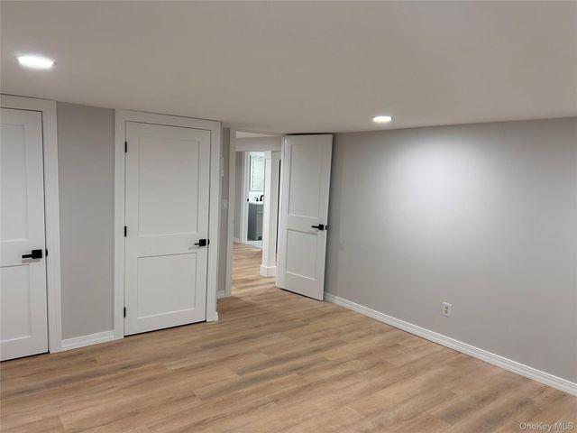 660 Great Neck Road 1, Copiague, NY 11726