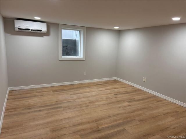 660 Great Neck Road 1, Copiague, NY 11726