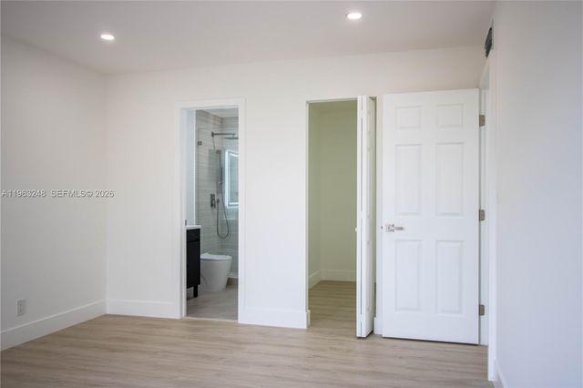 17911 NW 68th Ave M206, Hialeah, FL 33015