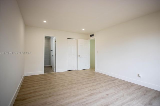 17911 NW 68th Ave M206, Hialeah, FL 33015