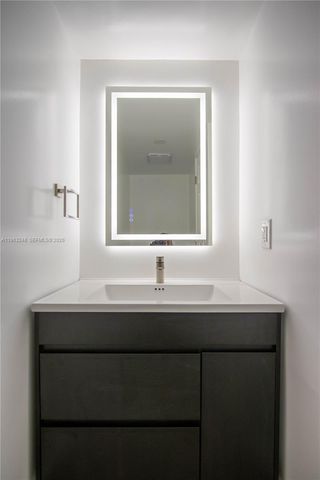 17911 NW 68th Ave M206, Hialeah, FL 33015