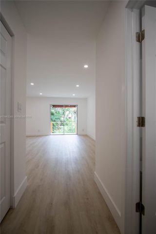 17911 NW 68th Ave M206, Hialeah, FL 33015